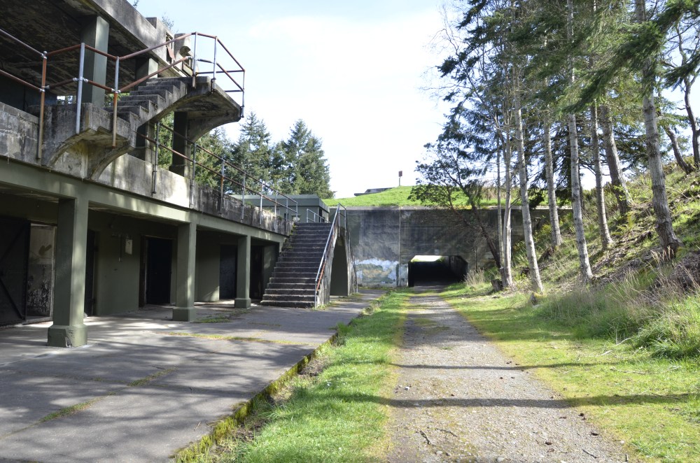 Battery Henry Benson was in a little better shape as someone had recently painted it. I'm not sure why, though movies have been filmed at the Fort, so maybe it was related to something like that.